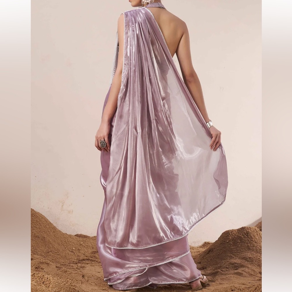 Saree with Beaded Detailing on pallu.
Comes with petticoat & blouse piece. - Picture 4 of 7